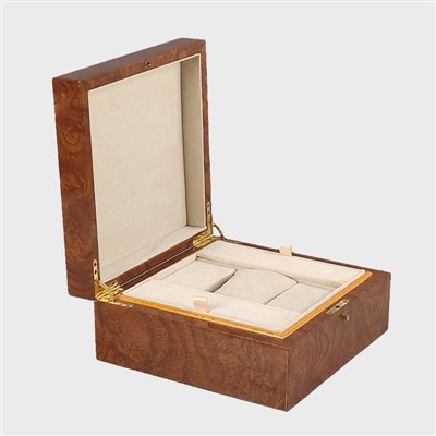 صندوق ساعة مفصل