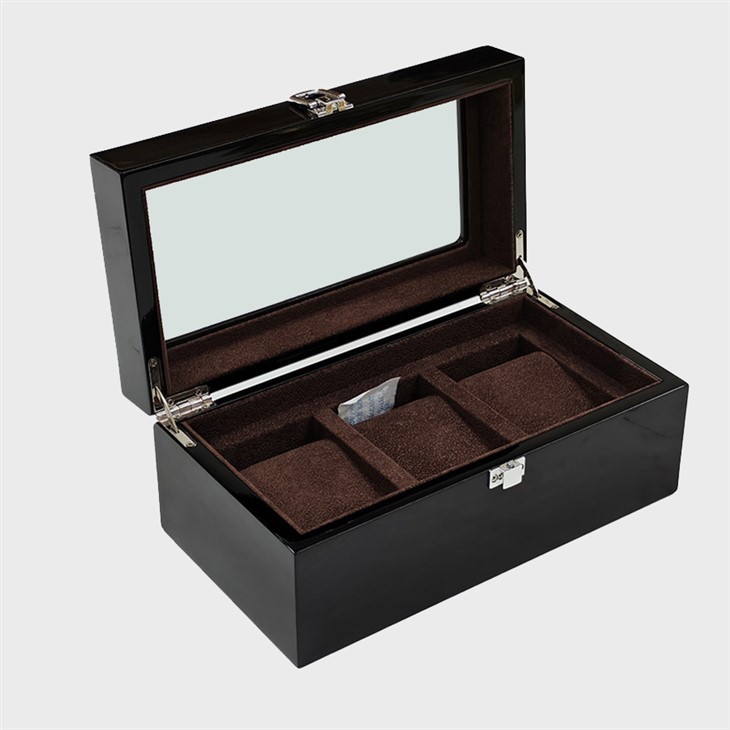 صندوق الساعات الثلاثة