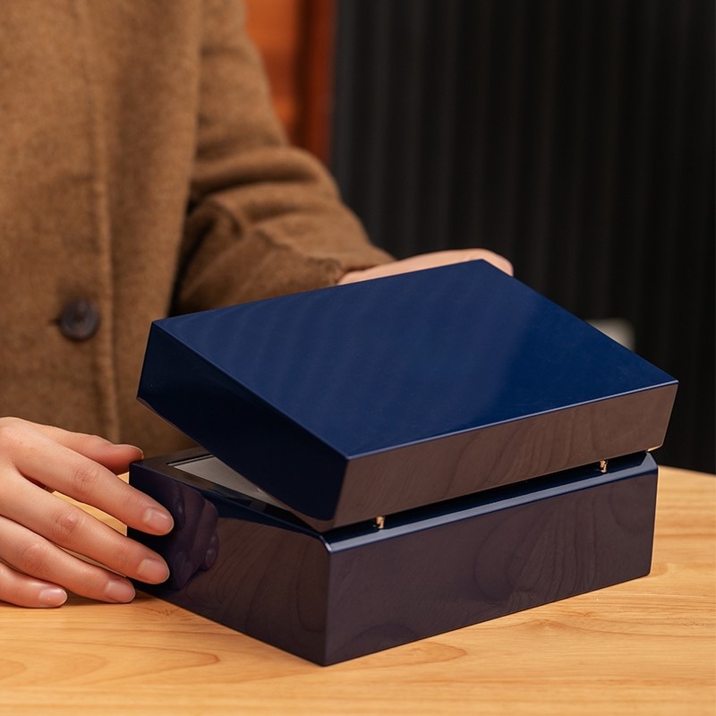 Single watch case Single watch case